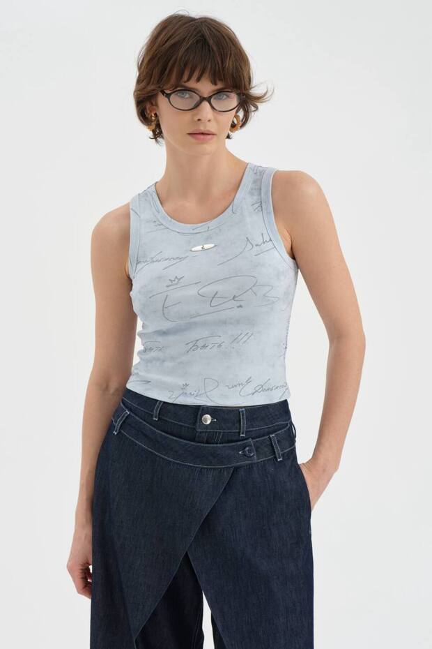 Women's Print Detailed Design Crop Top with Metal Brand Logo on the Front