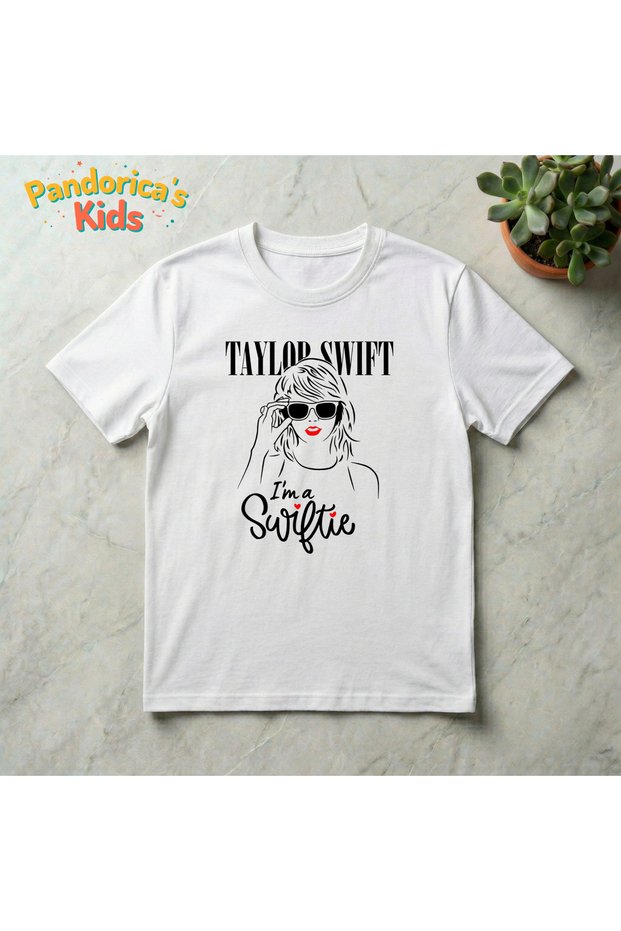 Pandorica's Taylor Swift Design "I'M a Swiftie" Written Heart Printed Cotton Kids T-Shirt