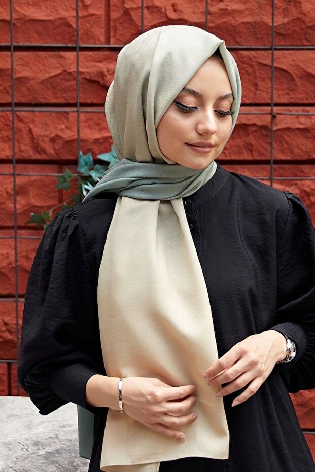 شال قطني ناعم بنمط متدرج باللون الكاكي الكريمي - 3