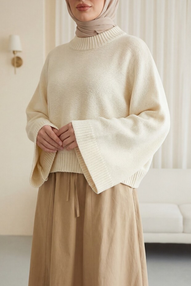 Half-Throated Batwing Sleeve Sweater -Cream