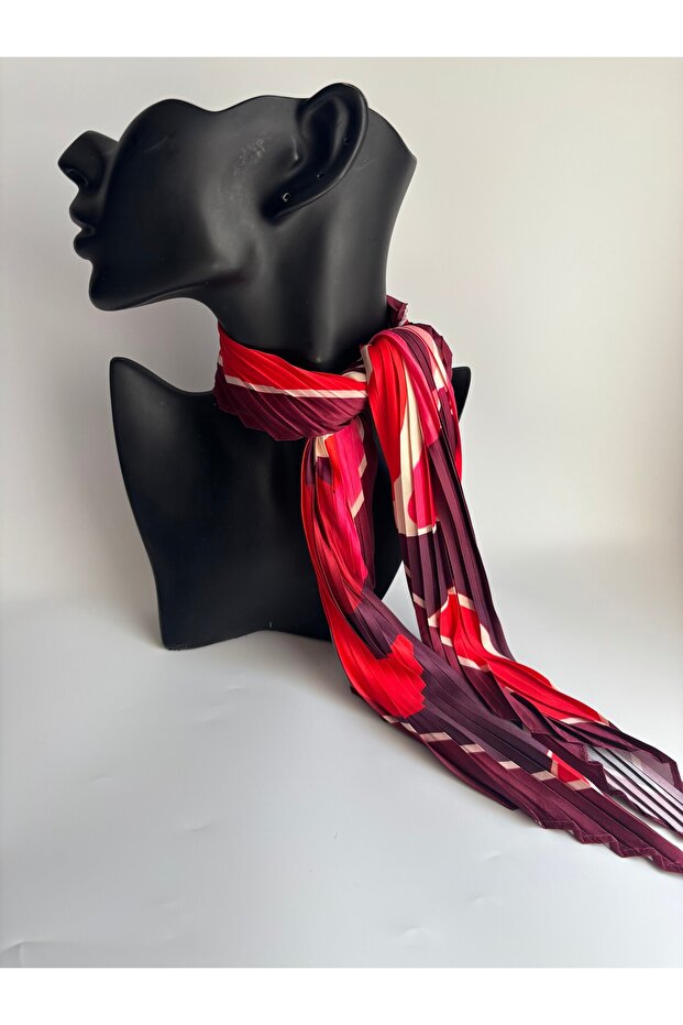 وشاح مربع منقوش ومطوي (70x70 سم)
