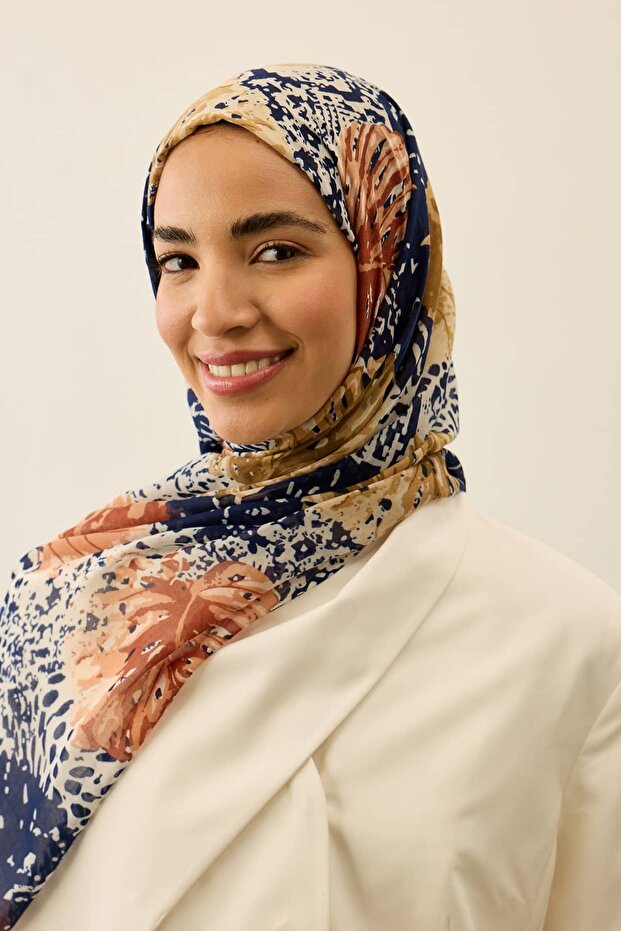 شال من سلسلة أيا بنمط استوائي