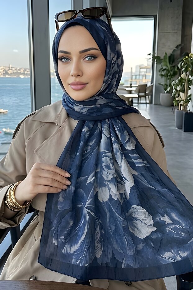 شال كراش منقوش باللون الأزرق الداكن من إيشيبهان
