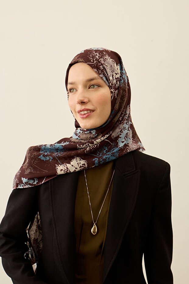 شال من سلسلة آيا بنمط الأوراق