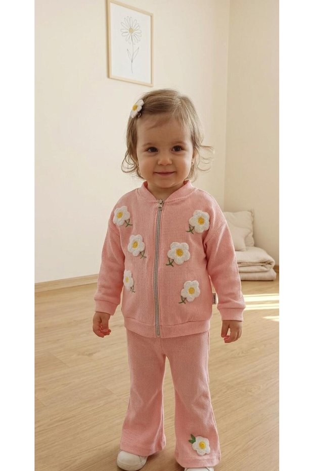 Daisy Embroidered Baby Set