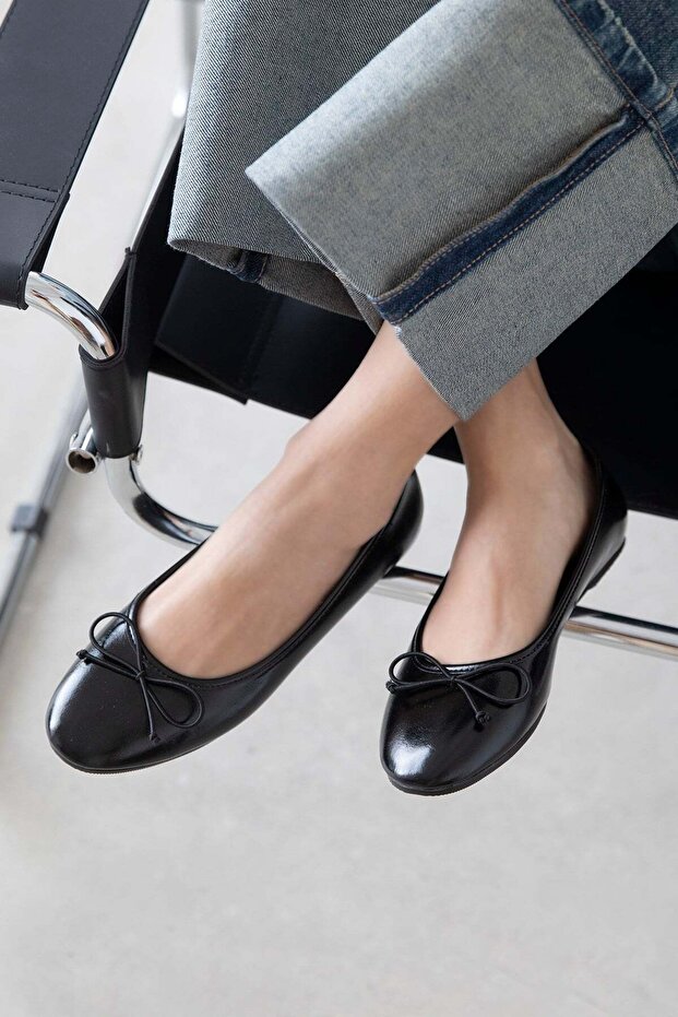 Lily Women's Bow Detail Wrinkled Leather Ballerinas Black