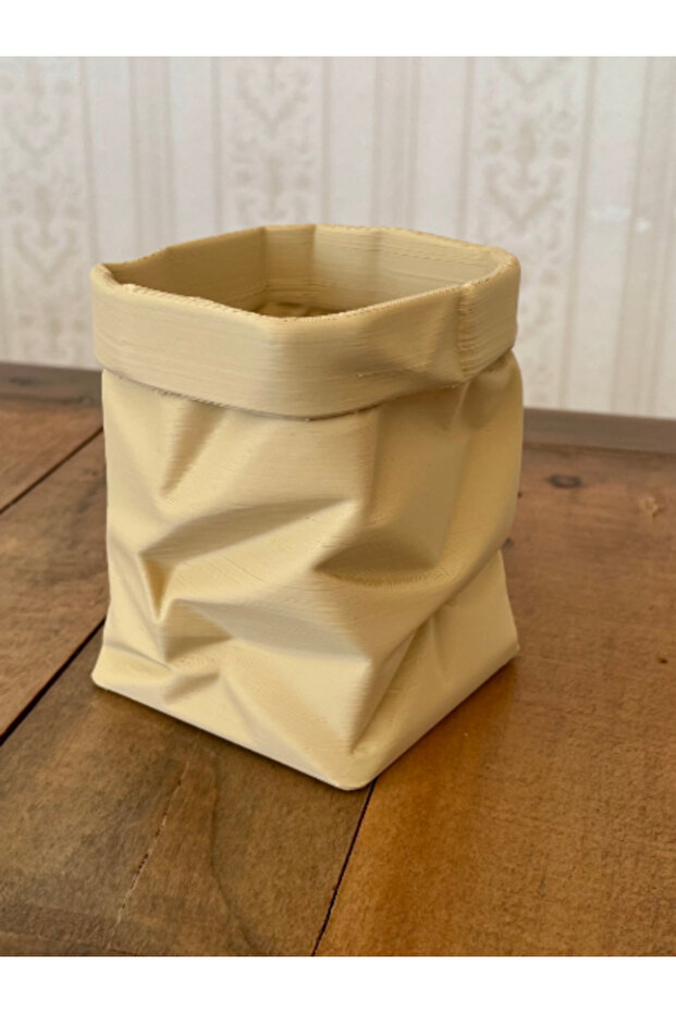 A Touch of Art: Minimalist Pen with "Paper Bag" Design