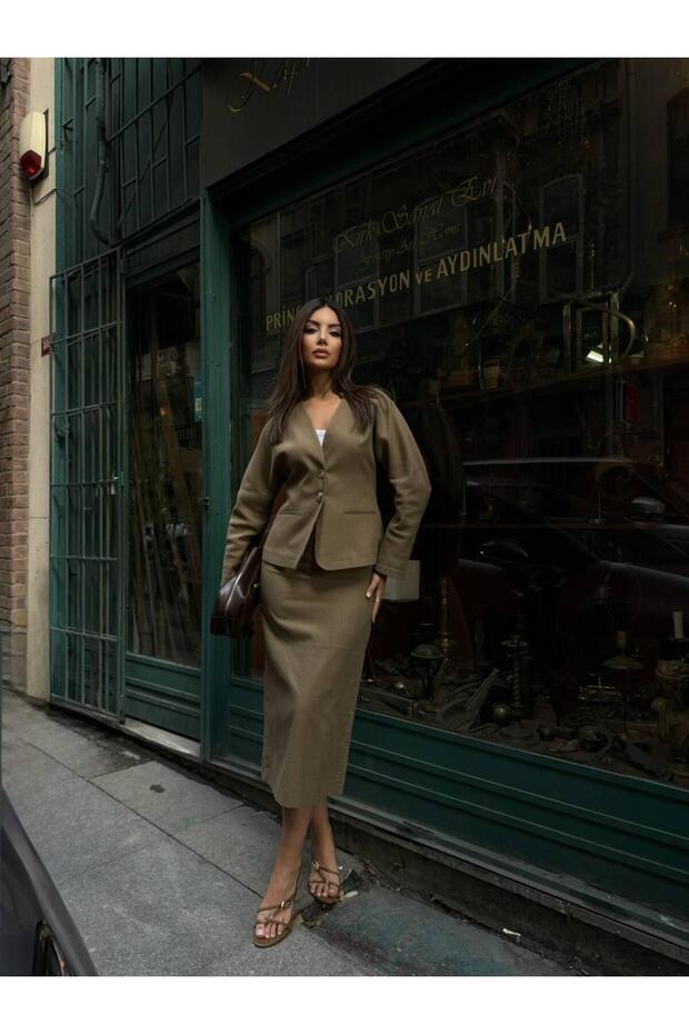 Balon Sleeves Jacket and Slit Skirt