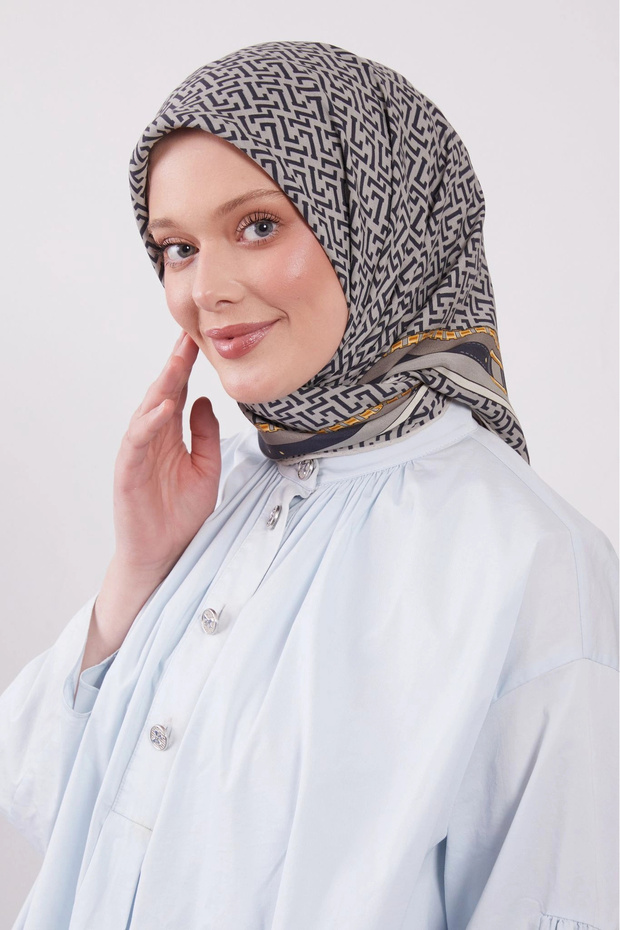 وشاح ملكي بنمط حزام مرصع بالأحجار