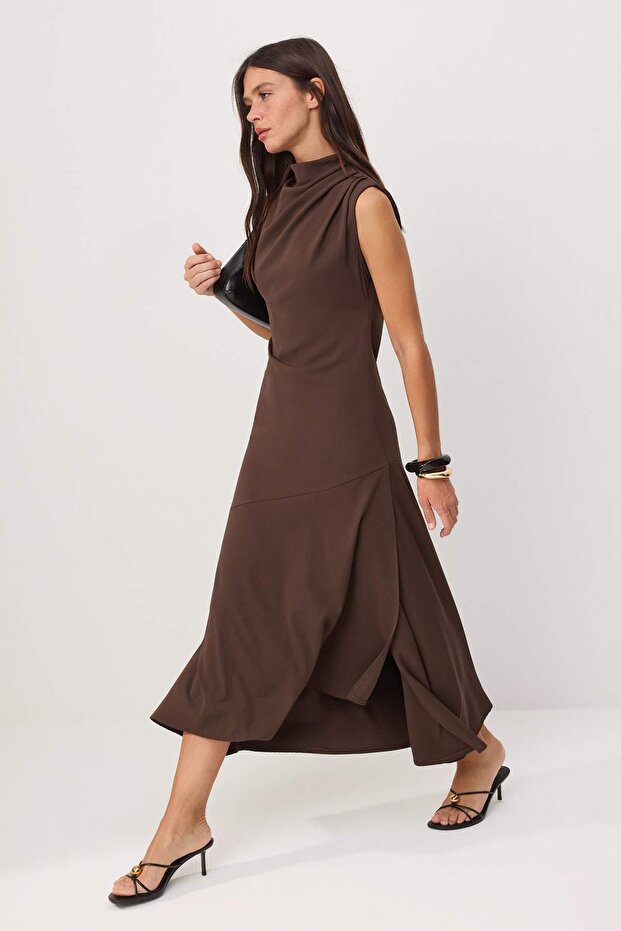Kahverengi Yırtmaçlı Drape Yaka Elbise TWOSS26EL00906 - 2