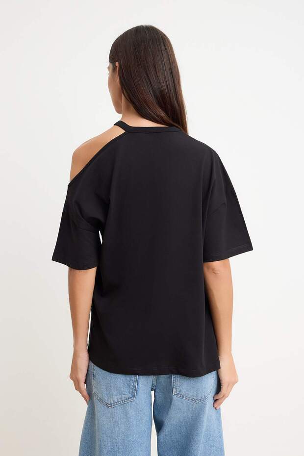 Siyah Düz Oversize Bisiklet Yaka Düşük Kol Kısa %100 Pamuk Örme T-Shirt TWOSS26TS00204 - 4