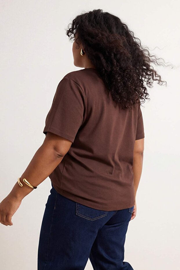 Kahverengi-Bej 2'li Paket Regular Fit Crop/Kısa Boy V Yaka Basic Büyük Beden T-shirt TBBSS26BF00028 - 6