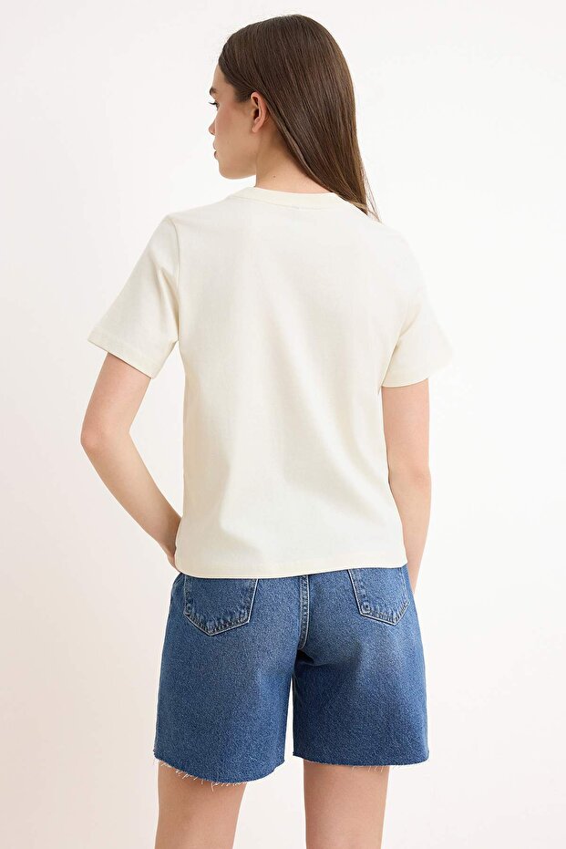 Ekru Baskılı Regular Bisiklet Yaka Standart Kol Kısa Tok %100 Pamuk Örme T-Shirt TWOSS26TS00206 - 4
