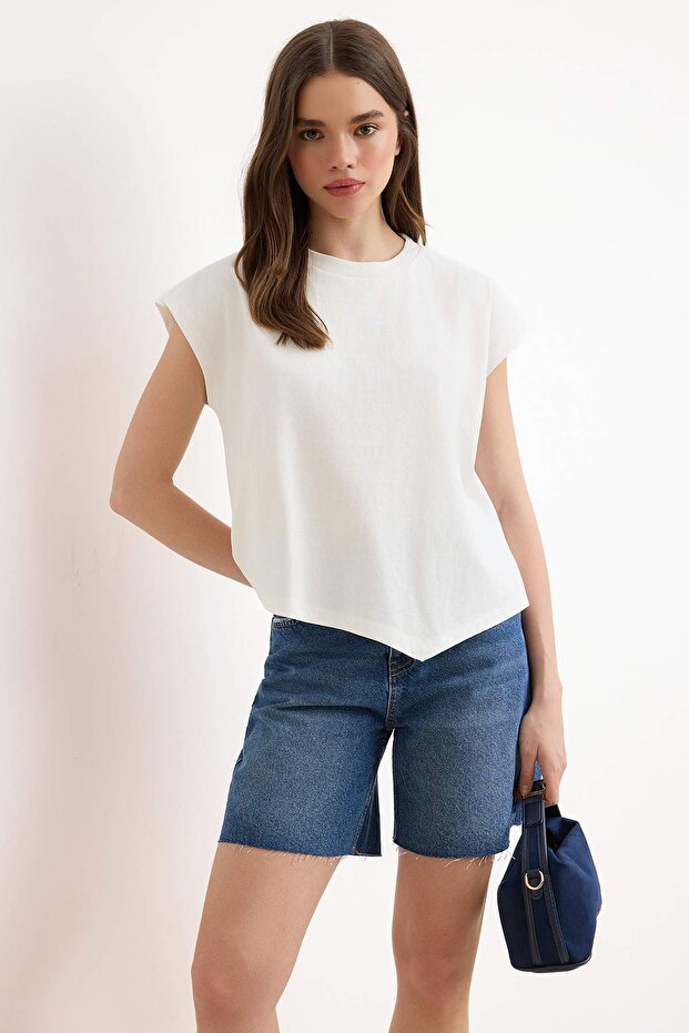 Trendyolmilla  Ekru Düz Relaxed Bisiklet Yaka Düşük Kol Kısa %100 Pamuk Örme T-Shirt TWOSS26TS00253 - Görsel 2