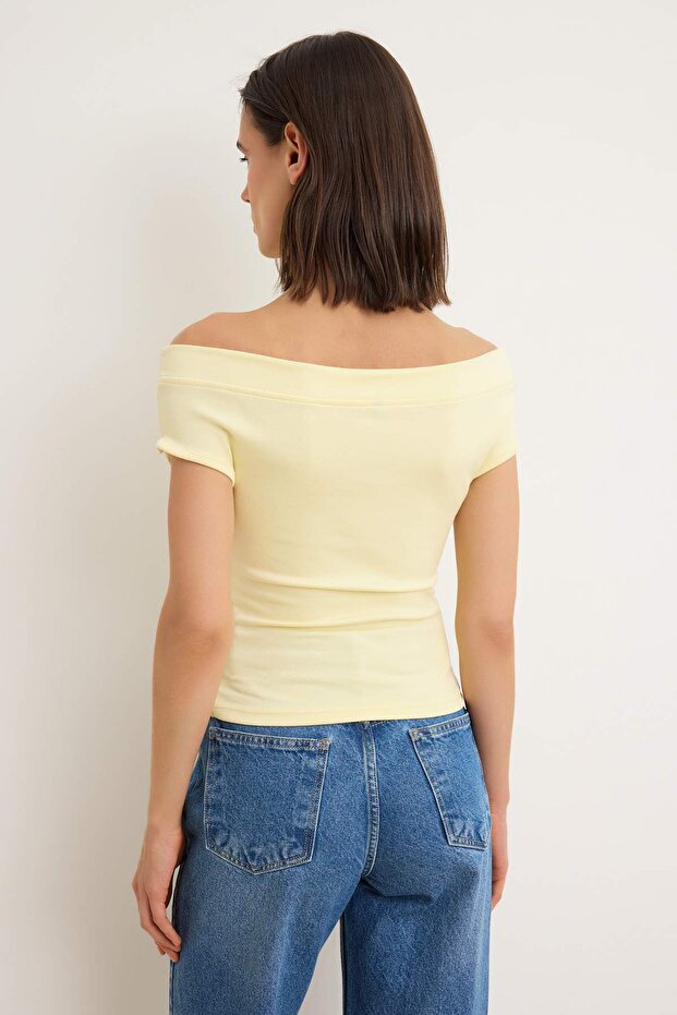 Sarı Fitted/Vücuda Oturan Carmen Yaka Kolsuz Esnek Örme Bluz TWOSS26BZ00788 - 4
