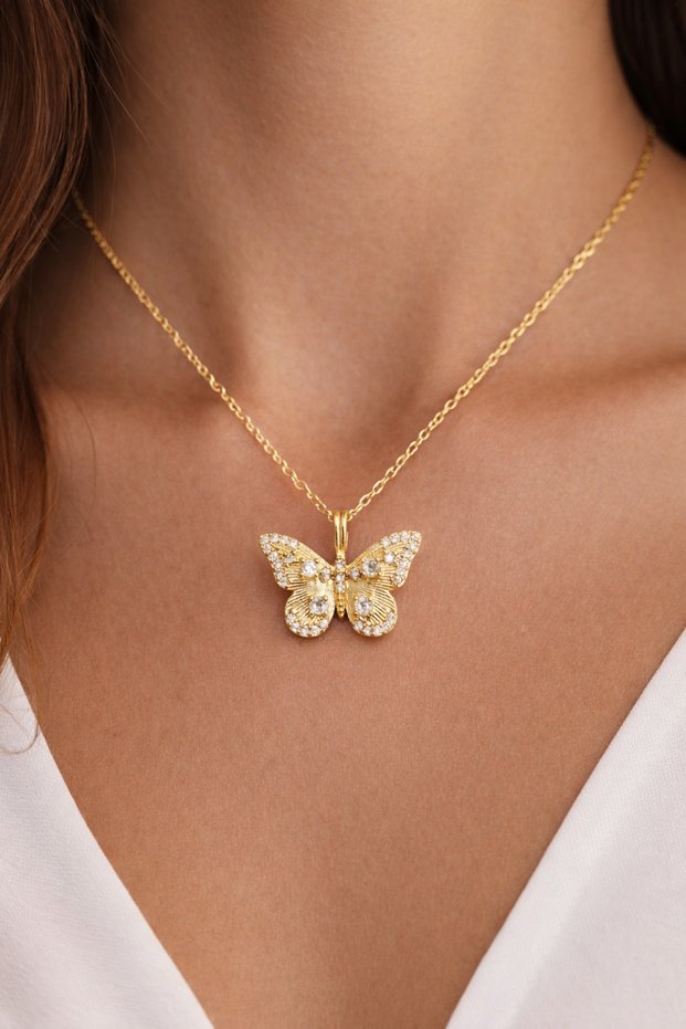 Gold Necklace with Butterfly Figure and Zircon Stones – Elegant and Sparkling Design Lrn044