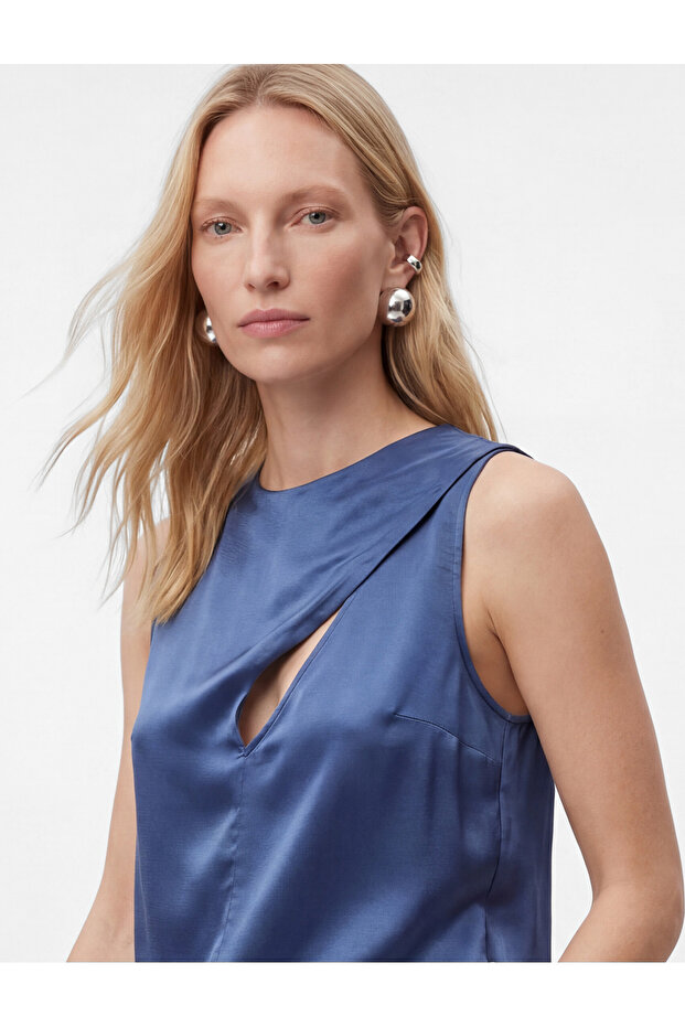 Scarf Detailed Viscose Crew Neck Sleeveless Satin Blouse