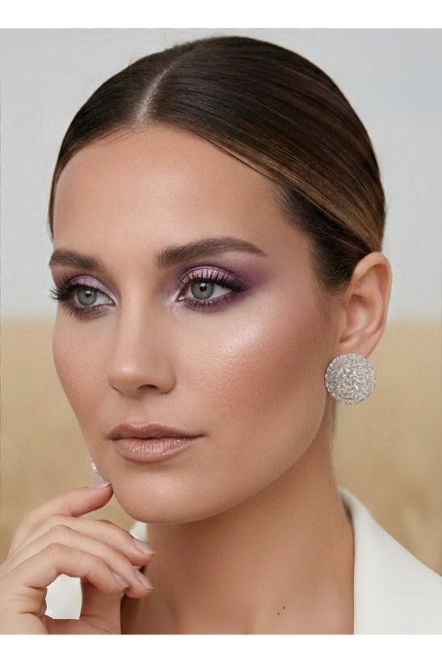 Round Model Evening Dress Silver Colored Earrings