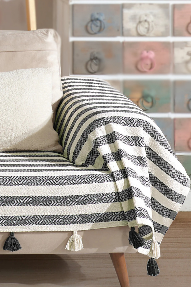غطاء أريكة بيرا أنثراسايت مزين بشراشيب مقاس 300 × 110 سم 3 متر كبير الحجم من Pompom Sofa Bed