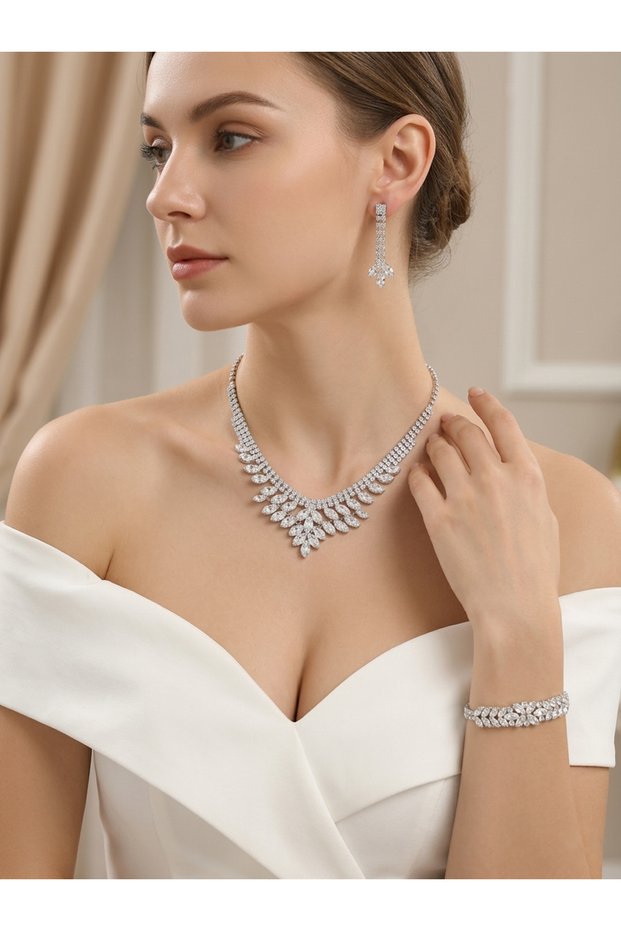 Delphine-Dazzling Crystal Stone Women's Necklace – Stylish Jewelry for Special Occasion and Evening Dress Combinations