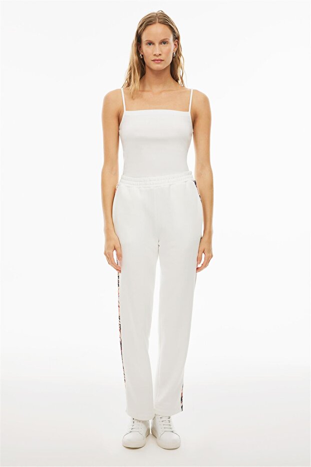 Larks Relaxed Fit Standard Size Off-White Women's Tracksuit Pants