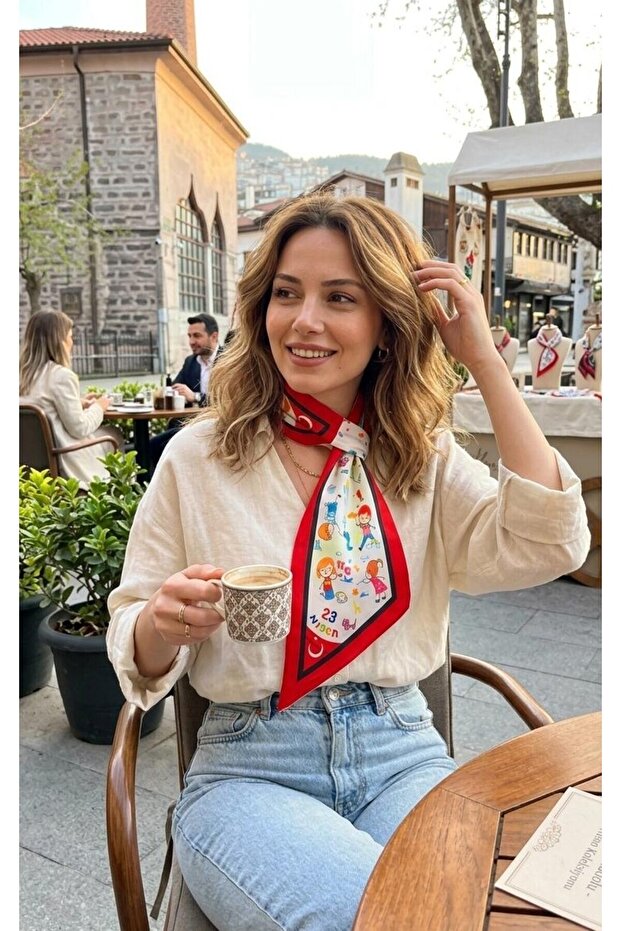 ربطة عنق/وشاح بنمط 23 أبريل