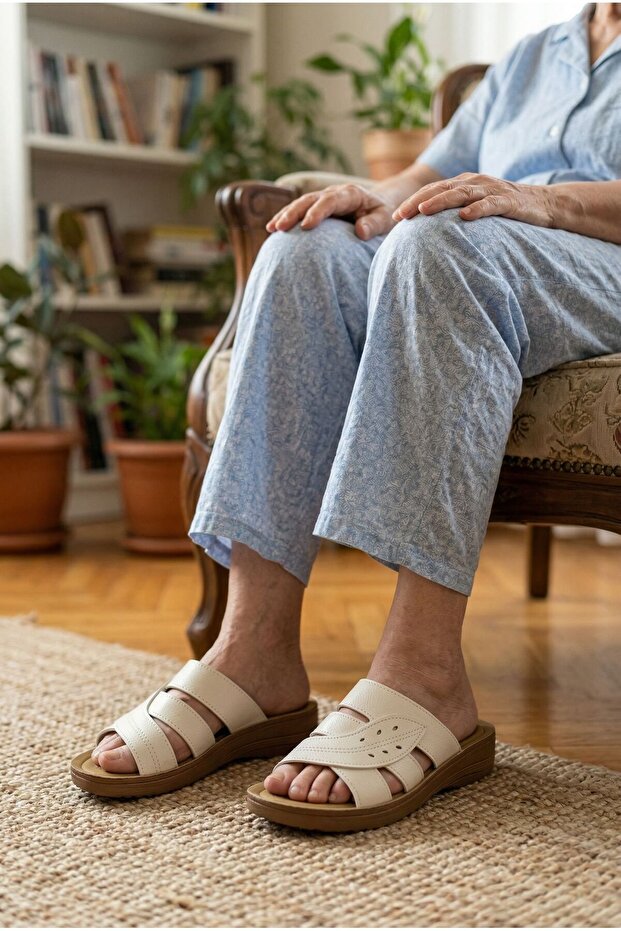 Soft Leather Anatomical Light Sole Mother's Slippers Home Slippers