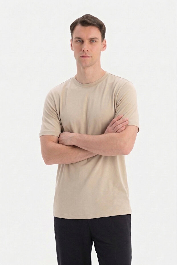 تي شيرت تا شيرت مودال بأكمام قصيرة وياقة دائرية من تاش