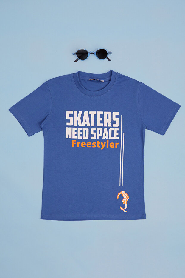 تي شيرت للأولاد مطبوع عليه "Skaters Need Space"
