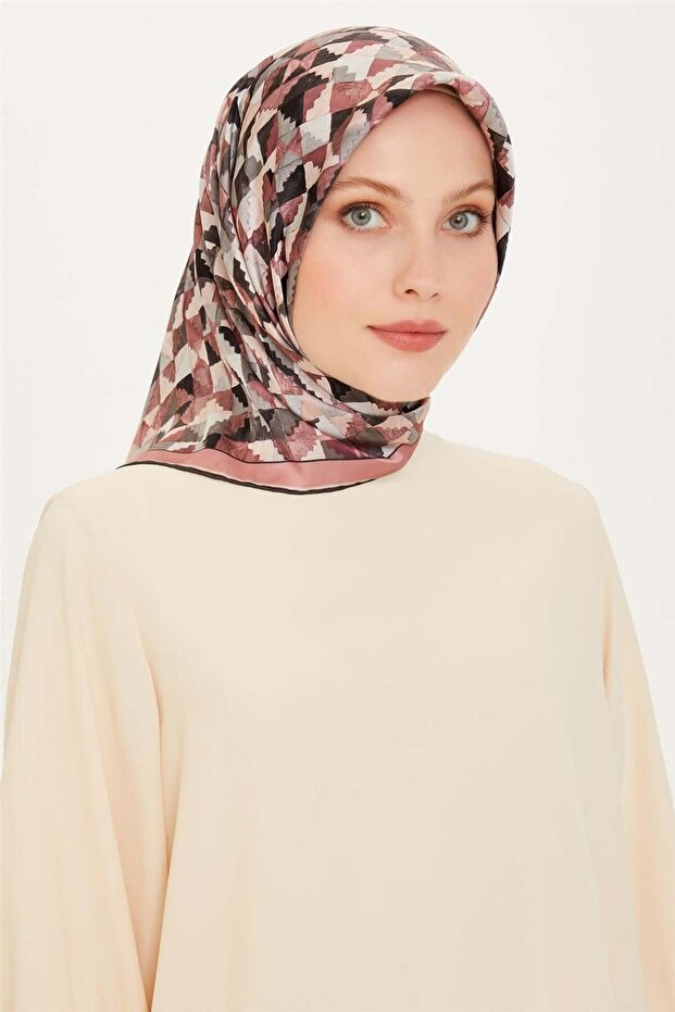 وشاح حرير نقي منقوش بنمط هندسي من سيرا 9214D 86