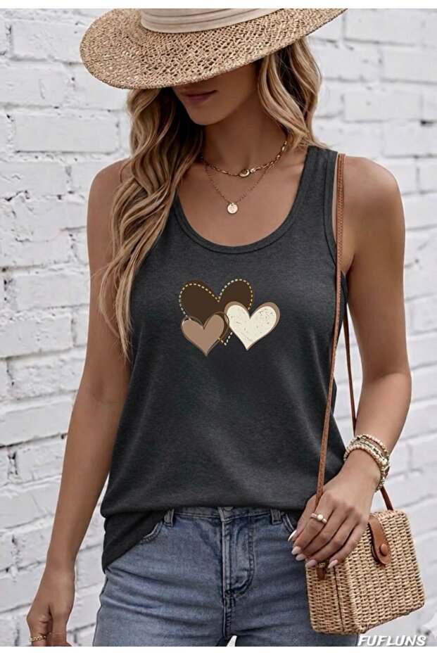 Women's Round Neck T-Shirt with Hearts Print
