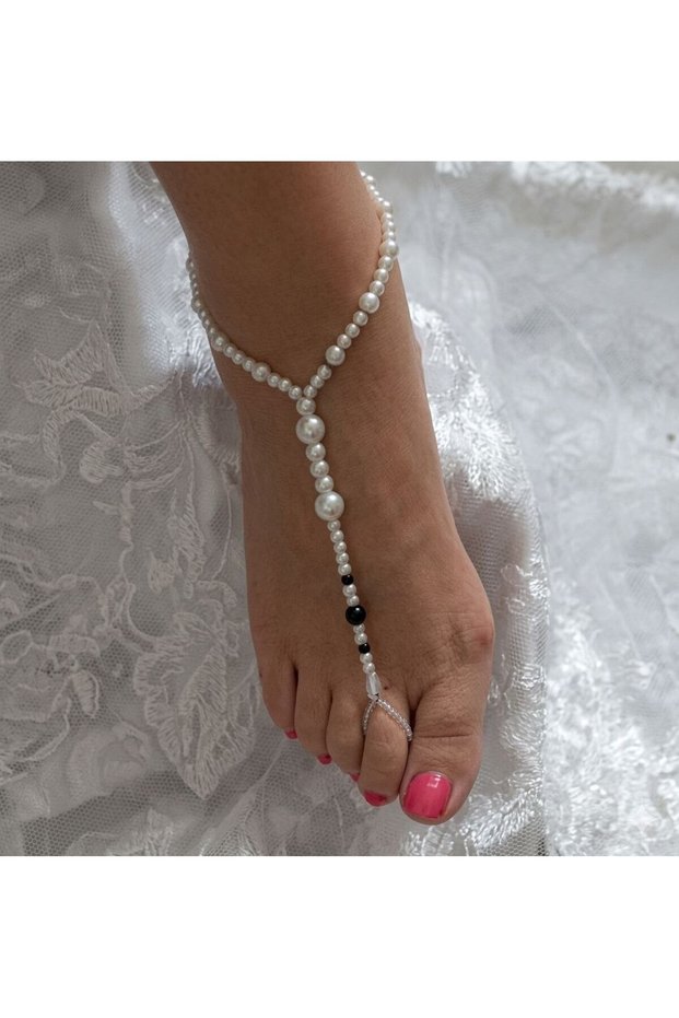 Reflect Your Elegance with the Stylish Pearl Beaded Women's Foot Shahmeran