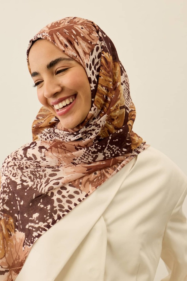شال من سلسلة أيا بنمط استوائي