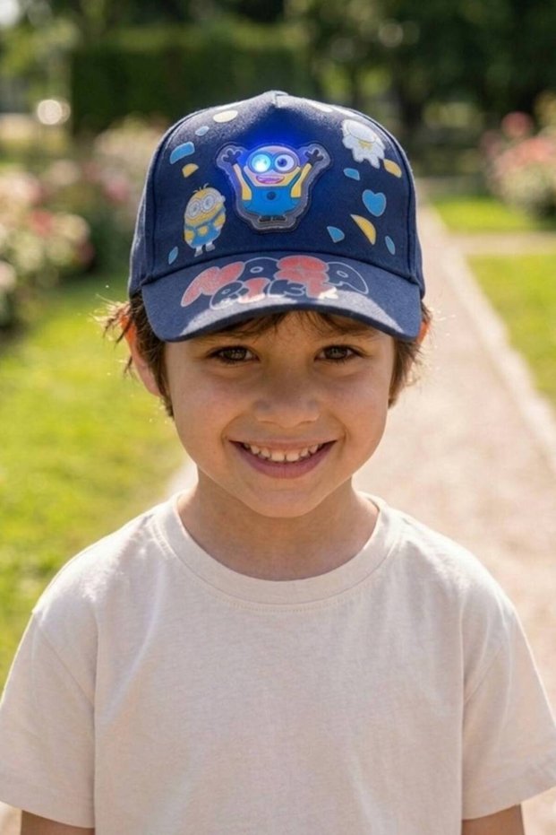Fun Boys' Hat with 3D Light-Up Minions Figure