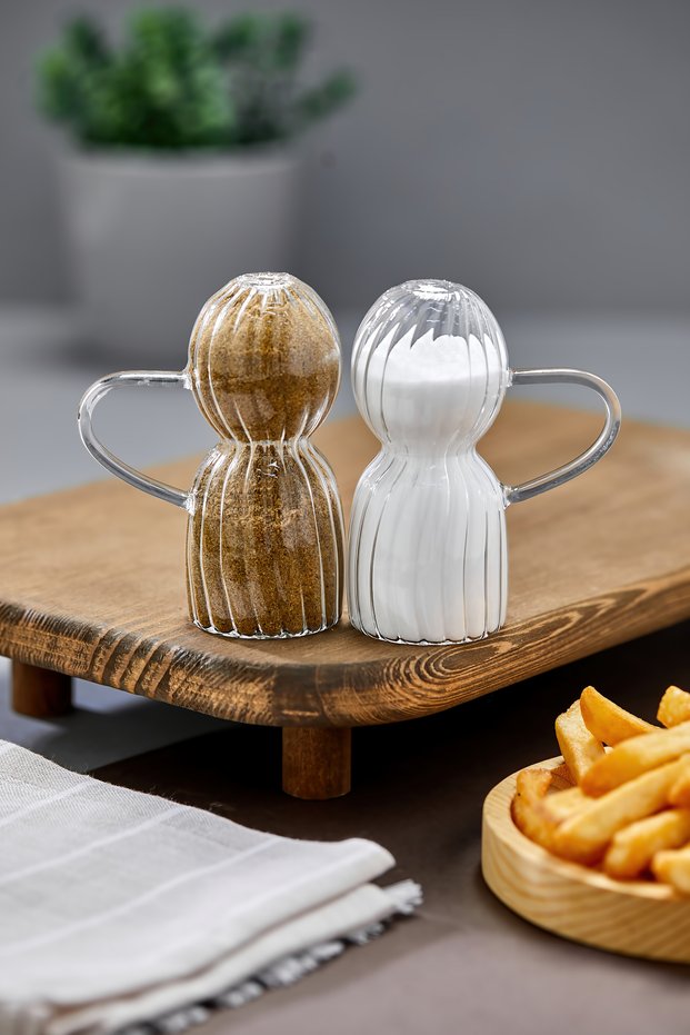 Set of 2 Glass Salt and Pepper Shakers Ckr3795