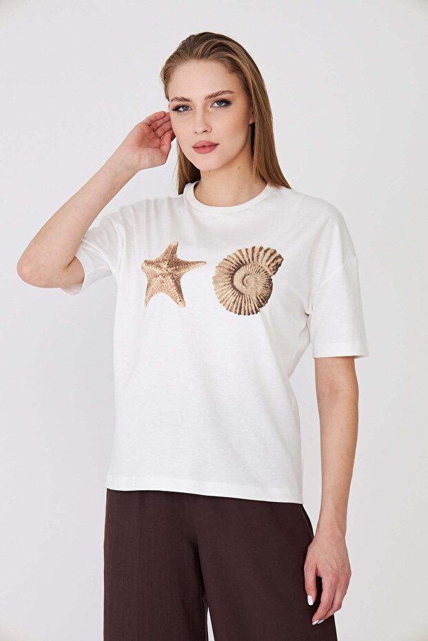 Starfish and Oyster Printed Comfortable Fit Basic T-Shirt Ecru