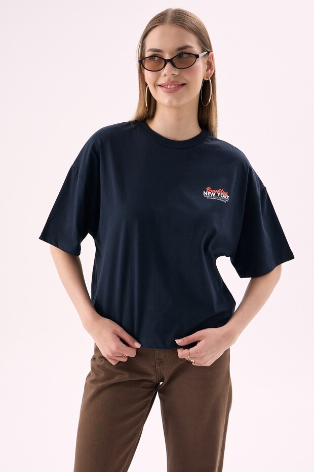 Crep Women's Brooklyn New York Embossed Printed Crew Neck Short Sleeve T-Shirt – Oversize Fit 100% P