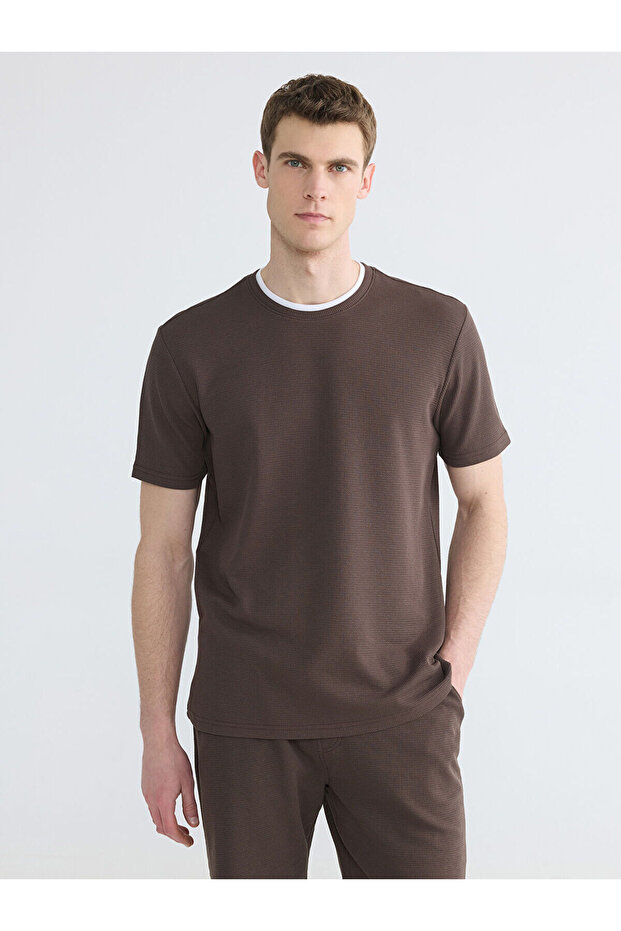 Trendlucky with a Difference Oval Collar Men's T-Shirt