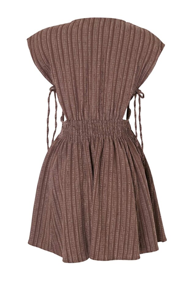 Kahverengi Dokuma Cut Out Detaylı Plaj Mini Elbise TBESS24EL00075 - 5