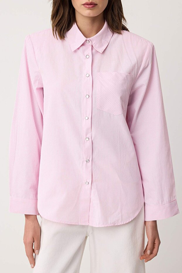 Pembe-Çok Renkli Kareli Vatkalı Geniş Manşetli Oversize Gömlek TWOAW26GO00127 - 3