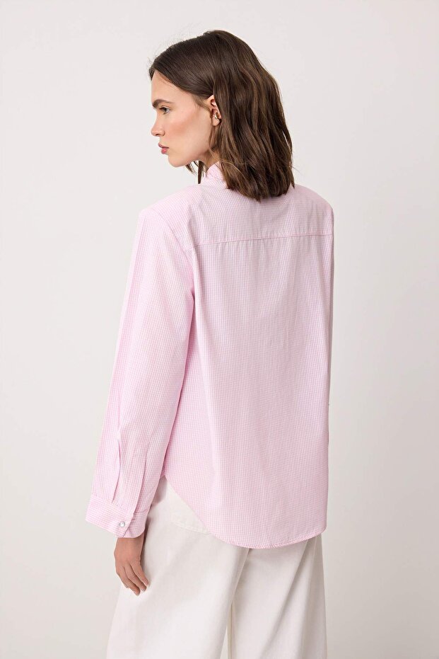 Pembe-Çok Renkli Kareli Vatkalı Geniş Manşetli Oversize Gömlek TWOAW26GO00127 - 4