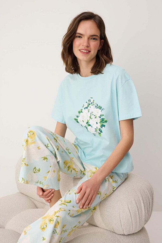 Trendyolmilla  Açık Mavi %100 Pamuklu Çiçekli Örme Pijama Takımı THMSS25PT00061 - Görsel 3