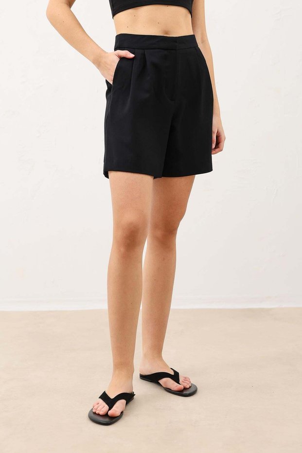 Black Pleated Women's Shorts