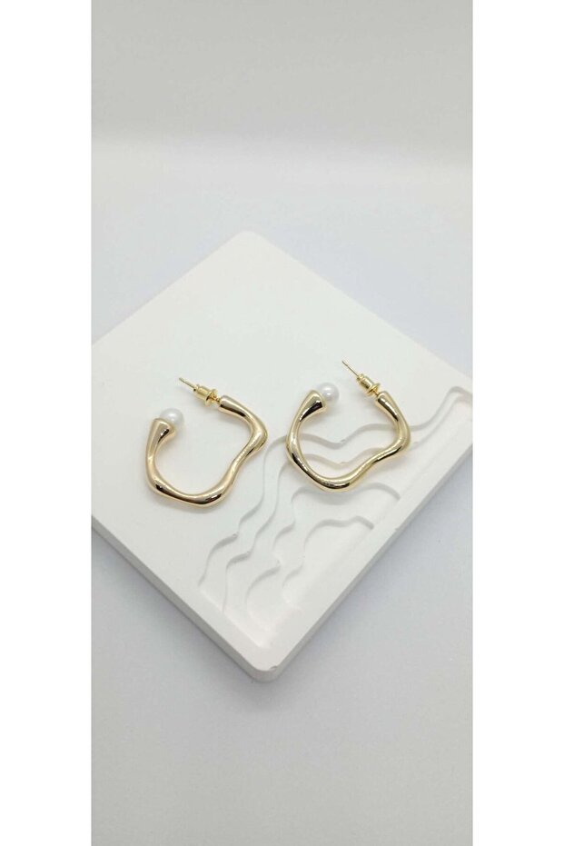 Pearl Detailed Asymmetrical Pattern Steel Earrings