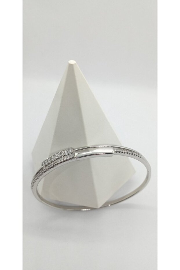Silver Color Stone Asymmetrical Detailed Handcuffs