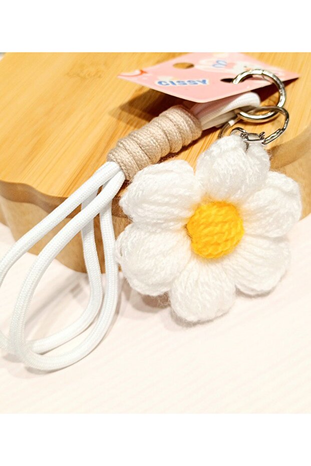 Knitted Flower Patterned Flashy Keychain