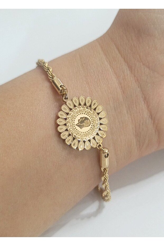 Luxury Gold Color Bracelet with Showy Figure