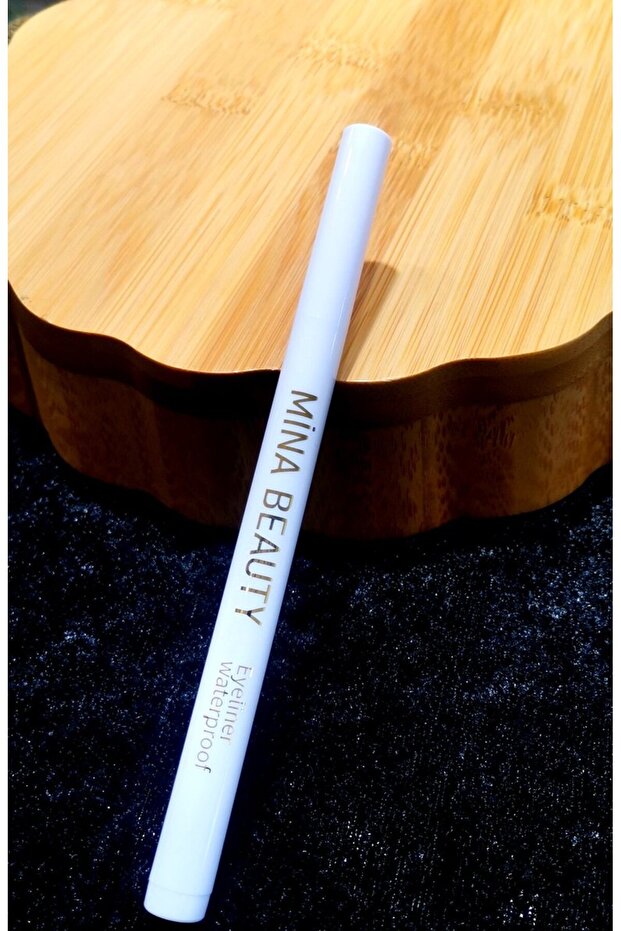 Luxurious Glamorous White Eyeliner