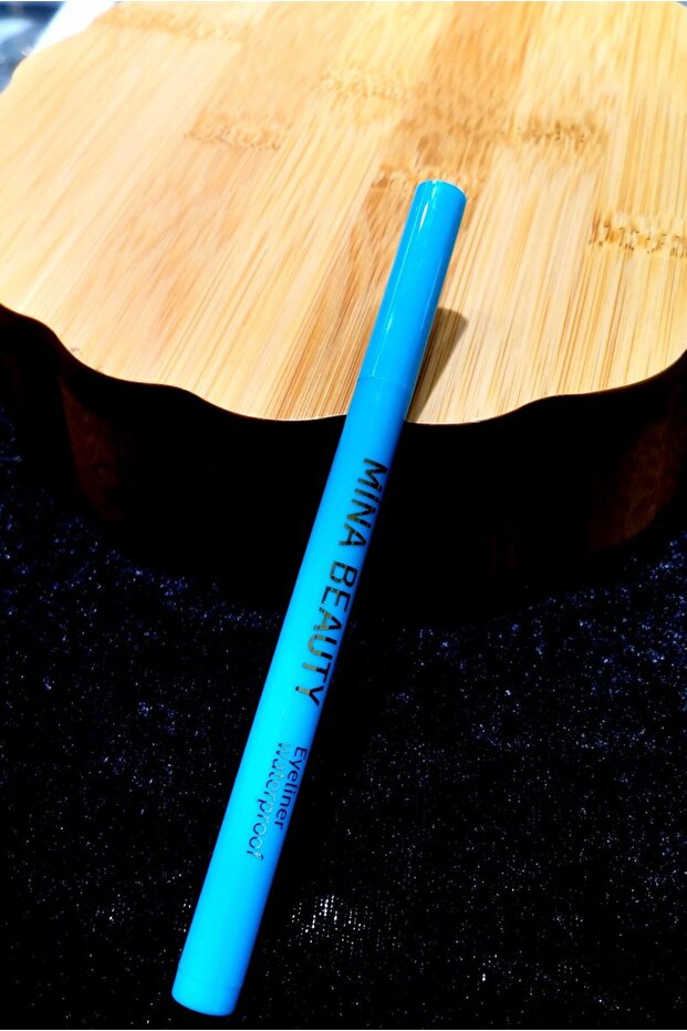 Luxurious Glamorous Blue Eyeliner