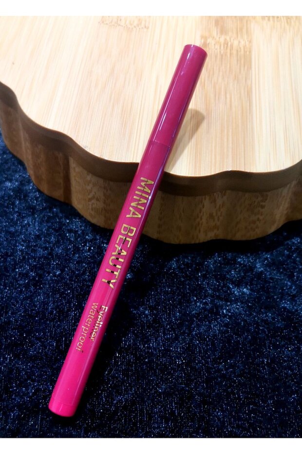 Luxurious Glamorous Burgundy Eyeliner